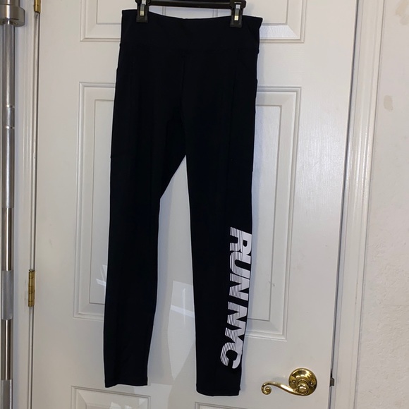 Black pocket leggings